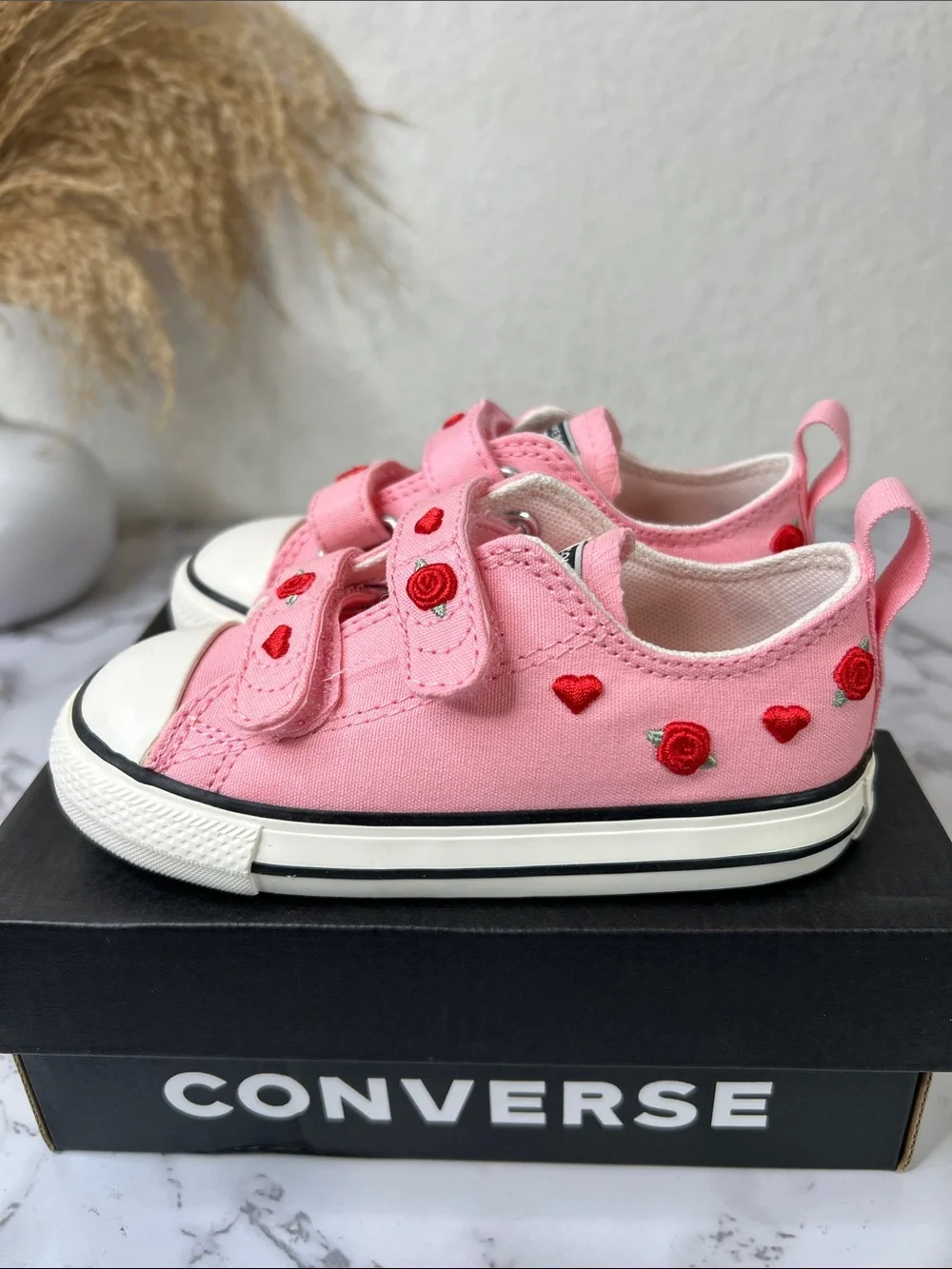 Converse Chuck Taylor All Star Sneaker Size 8
